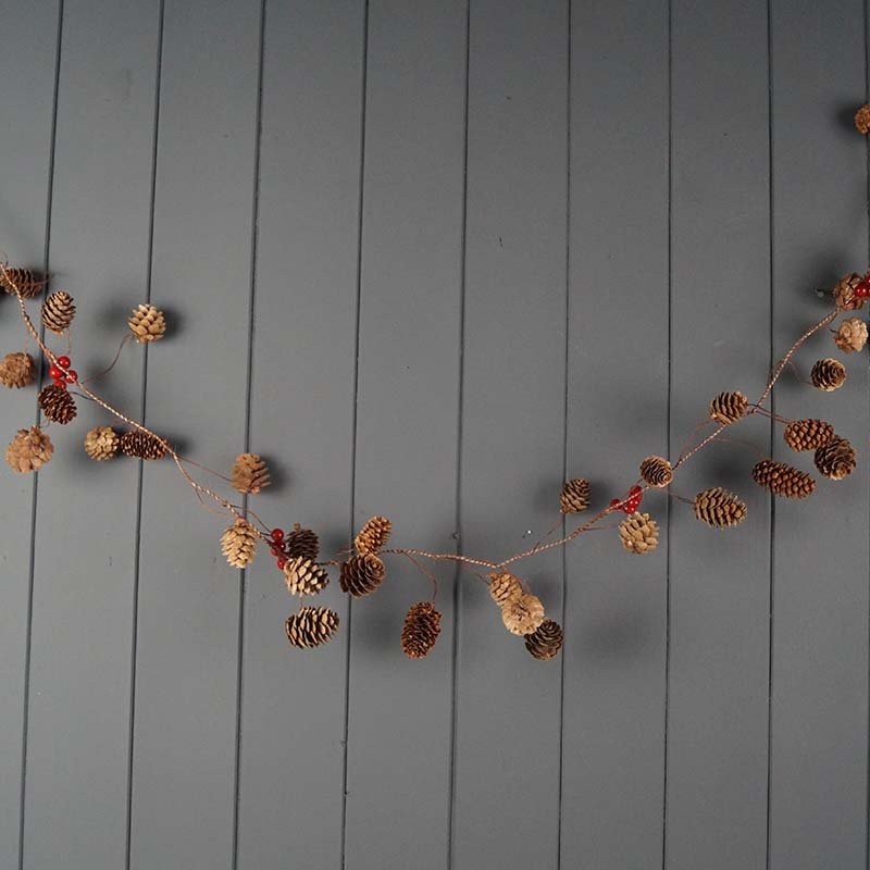 Cone and Berry Garland (120cm)